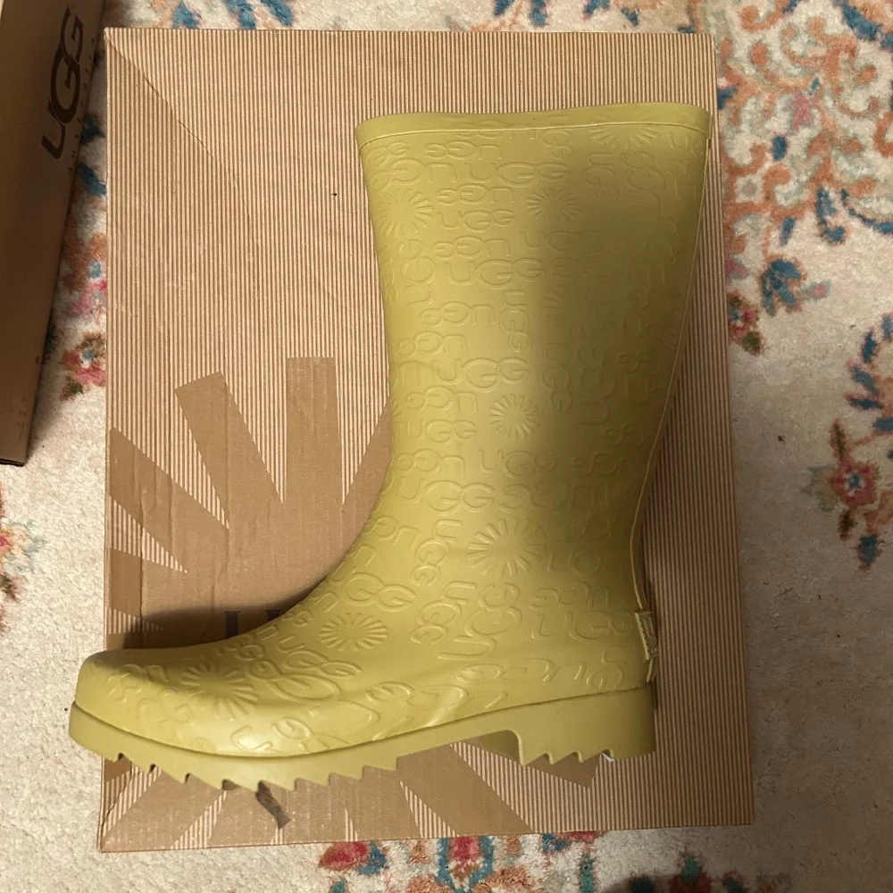 UGG Women's Wilshire Logo Boot